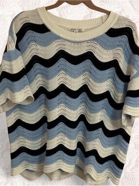 Wave-Stripe Short Sleeve Sweater in White, Blue & Navy XL